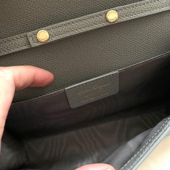 New Ferragamo Vara Bow Mini Leather Crossbody - Picture 11 of 14